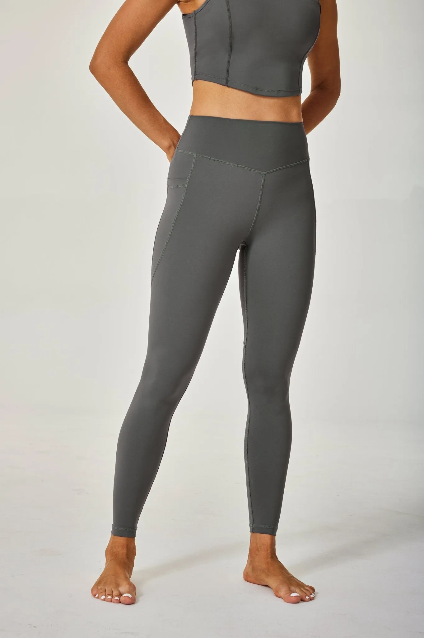 Airflow High-waisted Leggings with Pockets - Dark Grey