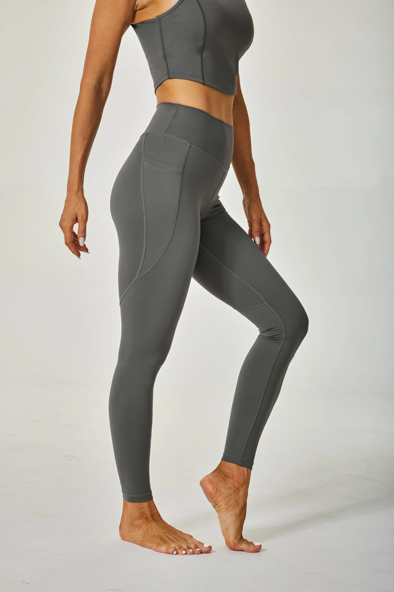 Airflow High-waisted Leggings with Pockets - Dark Grey