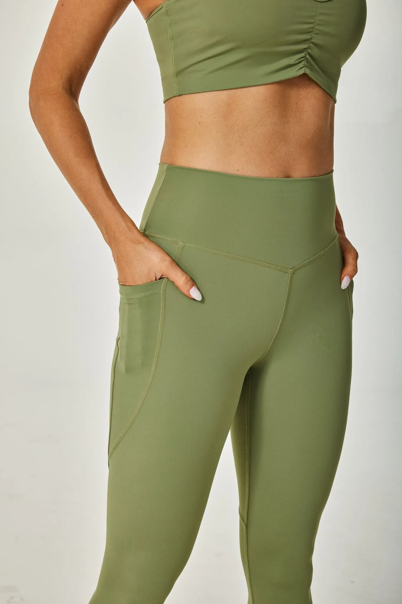 Airflow High-waisted Leggings with Pockets - Light Green