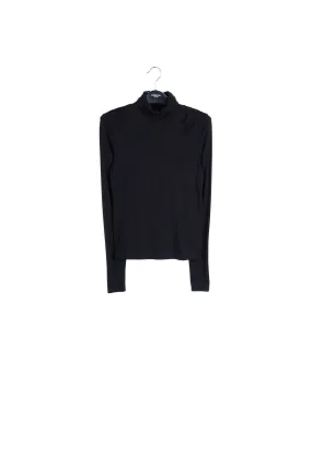 Black turtleneck long-sleeved T-shirt