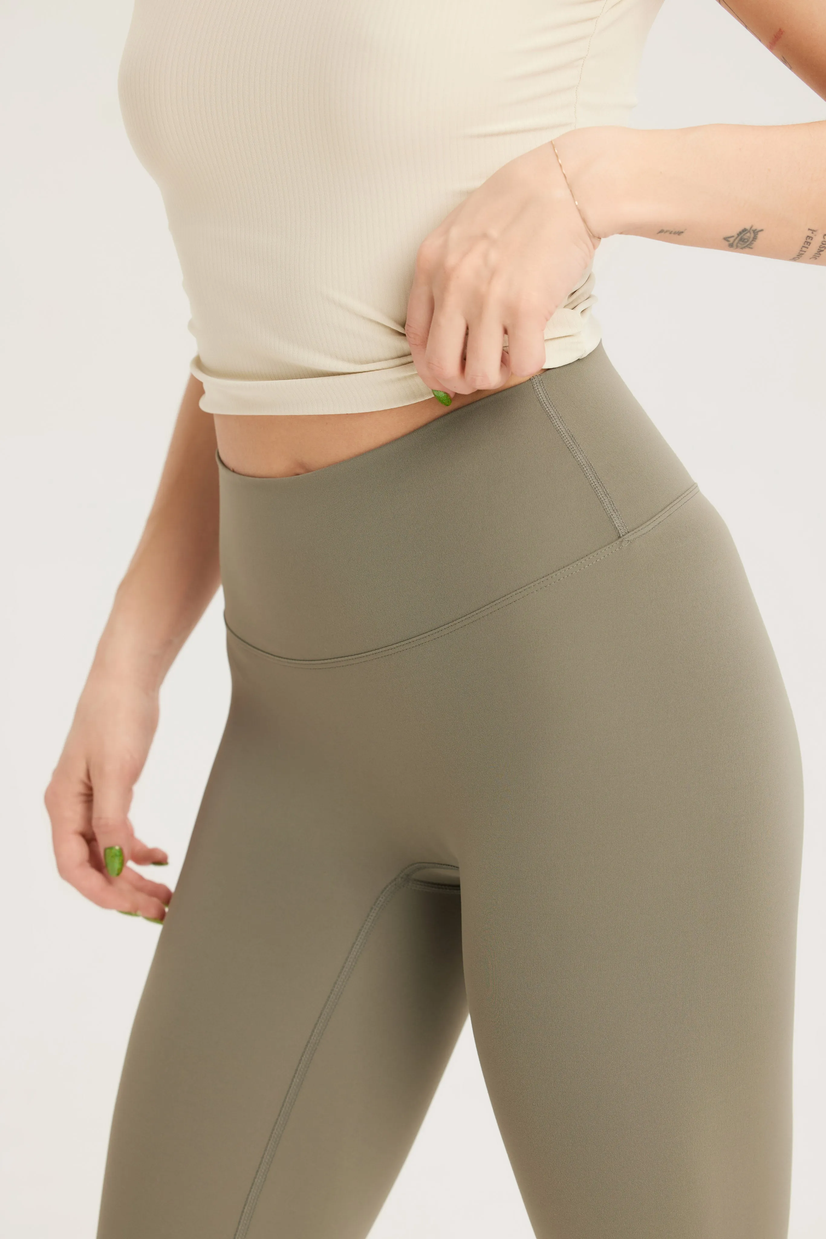 EKJ Seamless Contour Leggings in Military Olive