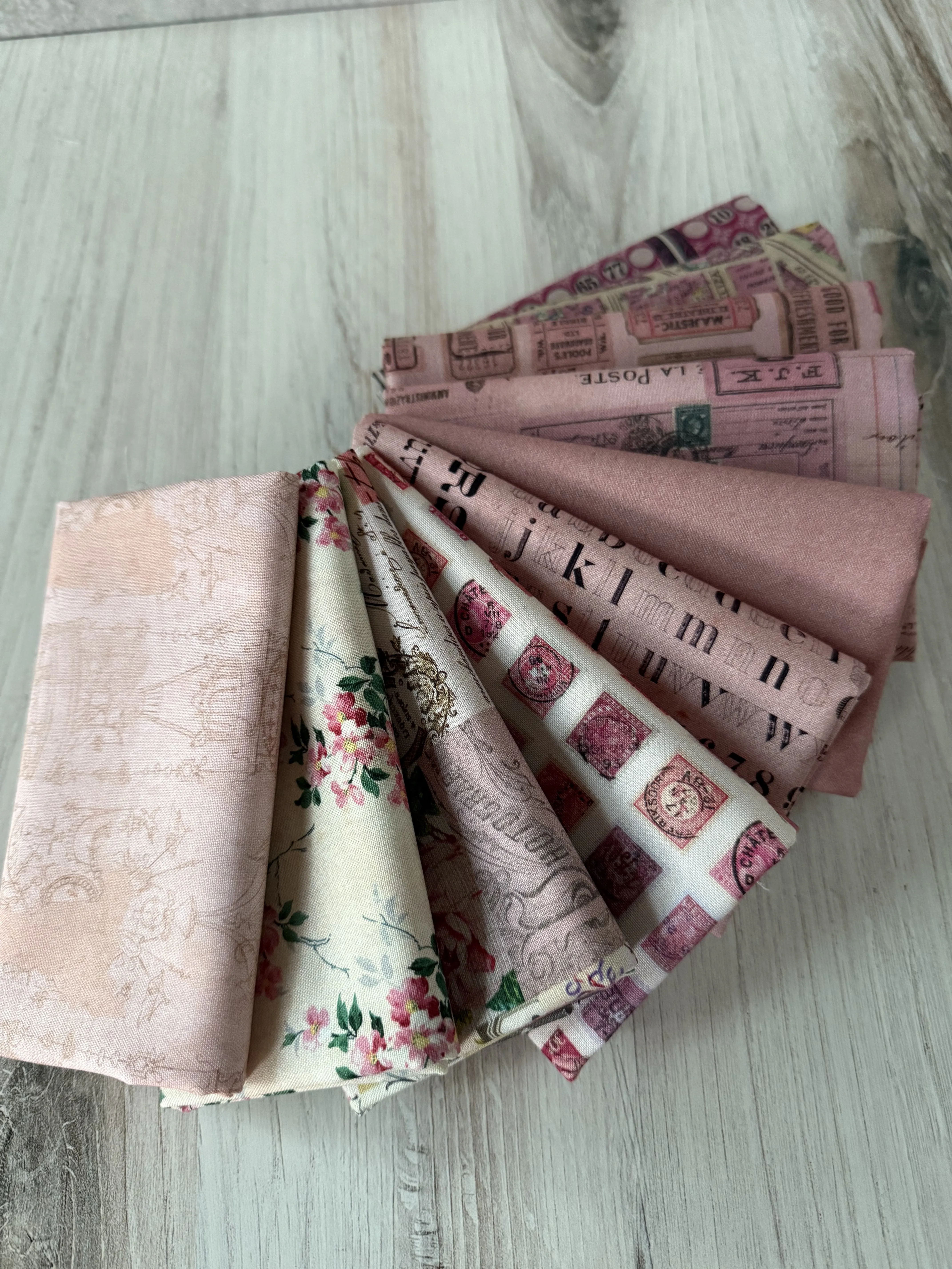 Tim Holtz's Palette - Pink Fat Quarter Bundle