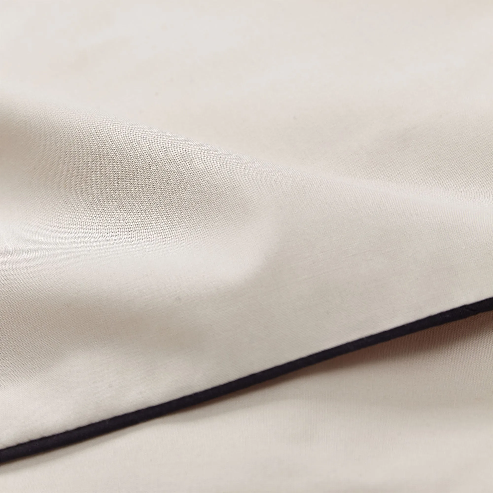 Vitero Pillowcase [Natural/Black]